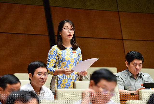 Đại biểu Đặng Thị Phương Thảo, đoàn đại biểu Quốc hội tỉnh Nam Định chất vấn Bộ trưởng.