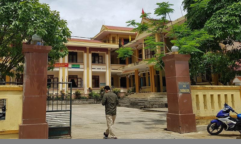 Trụ sở chính quyền xã Trường Sơn – nơi cất giấu gỗ lậu. Ảnh: T.N.Phong