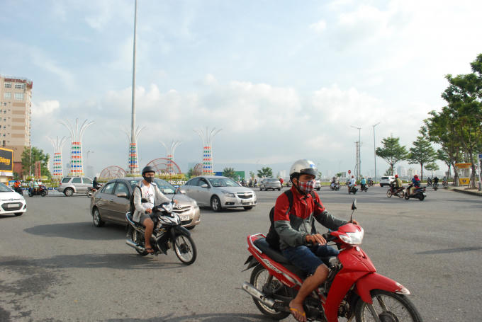 Trục đường Duy Tân qua cầu Trần Thị Lý cũng nằm trên tuyến đường cấm xe.