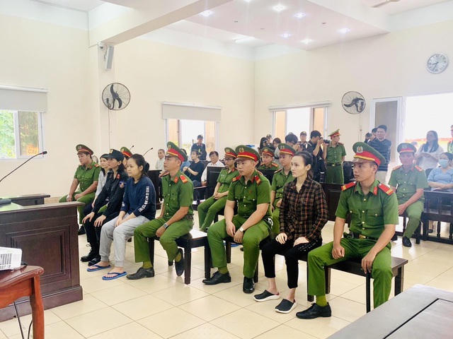 Các bị cáo tại toà.