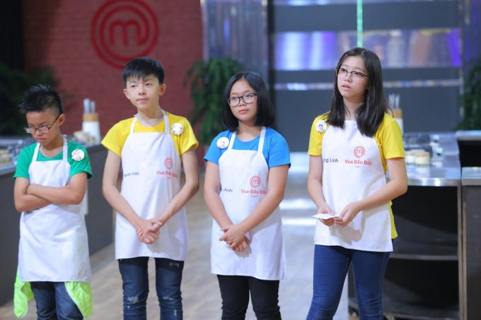 Phương Linh không hài lòng khi về chung đội với Thanh Hải và Minh Anh.