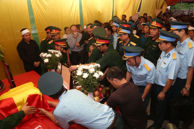 Trước đó, sáng ngày 21/10 lễ truy điệu 3 phi công tử nạn đã được tổ chức theo nghi thức Quân đội nhân dân Việt Nam tại Nhà tang lễ Bộ Quốc phòng, thành phố Hồ Chí Minh.