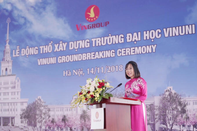Bà Lê Mai Lan – Phó Chủ tịch Tập đoàn Vingroup, kiêm Giám đốc Điều hành Dự án Đại học VinUni phát biểu lại Lễ Động thổ xây dựng Trường Đại học VinUni.
