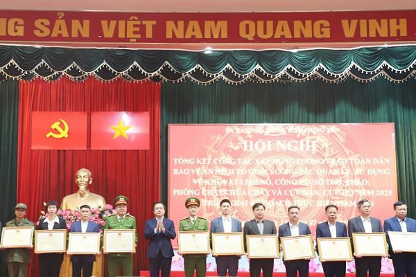 Tỉnh Hưng Yên khen thưởng nhiều tập thể, cá nhân trong phong trào bảo vệ an ninh Tổ quốc năm 2025.