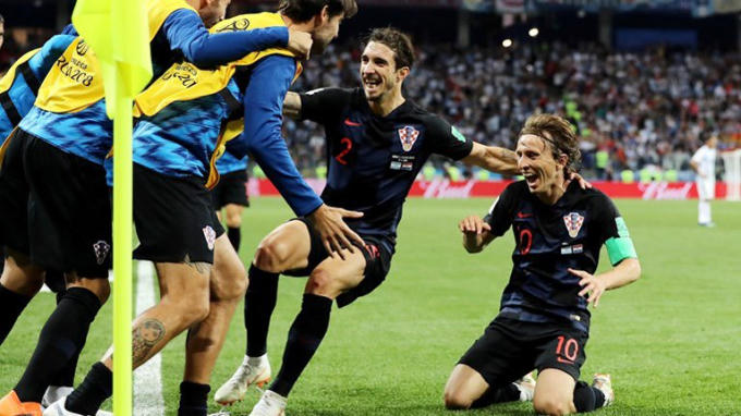 Modric ăn mừng bàn nhân đôi cách biệt
