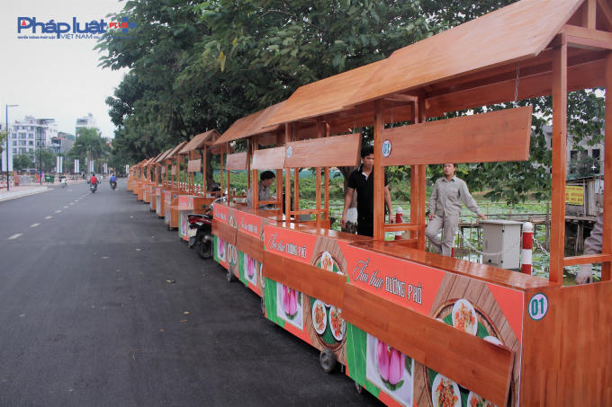 &nbsp;Sau khi ho&agrave;n th&agrave;nh, c&aacute;c ki ốt sẽ b&aacute;n những m&oacute;n ăn đặc sản của quận T&acirc;y Hồ cũng như c&aacute;c đặc sản của H&agrave; Nội.