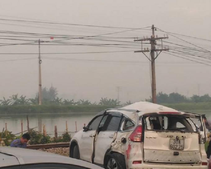 Chiếc ô tô 4 chỗ bị hư hại năng sau tai nạn.