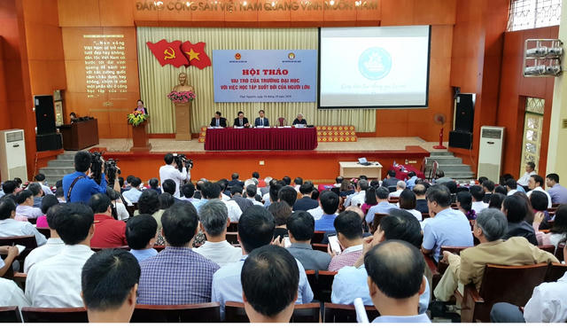 Các đại biểu tham dự hội thảo.