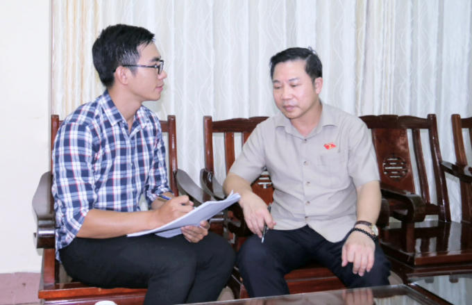 Đại biểu Quốc hội Lưu Bình Nhưỡng (lề phải).