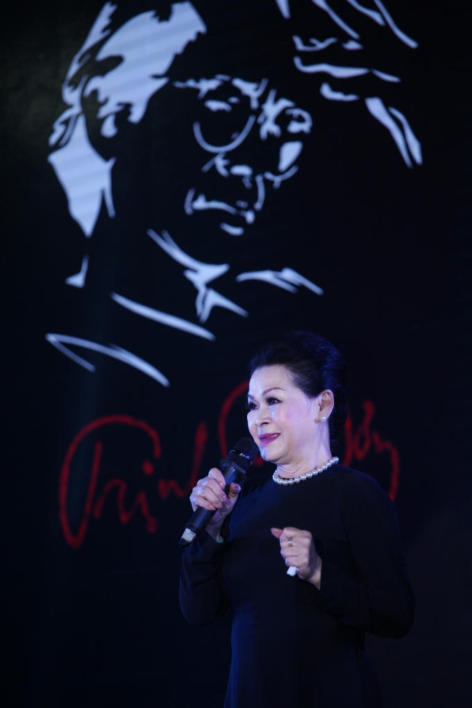 Kh&aacute;nh Ly hết m&igrave;nh trong