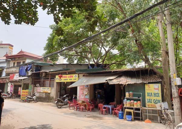Hàng nghìn mét vuông bị buông lỏng quản lý, để xây dựng trái phép tràn lan suốt nhiều năm. Ảnh: HL.