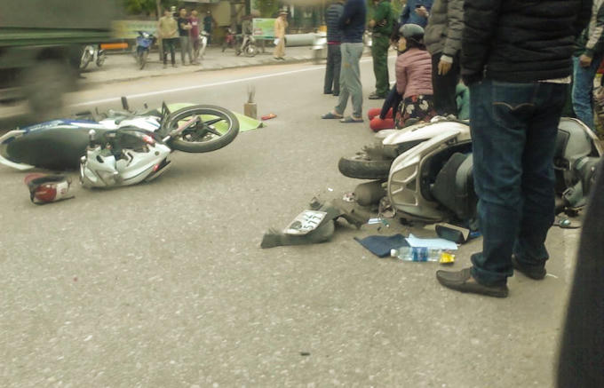 Hai xe máy bị hư hỏng nặng. (Ảnh: Hải Long).