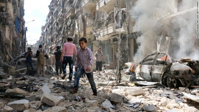 Khung cảnh hoang tàn, đổ nát tại vùng chiến sự Aleppo, Syria (Ảnh: CNN)