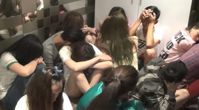 Rất đông nam nữ thanh niên có độ tuổi từ 17- 25 tuổi.