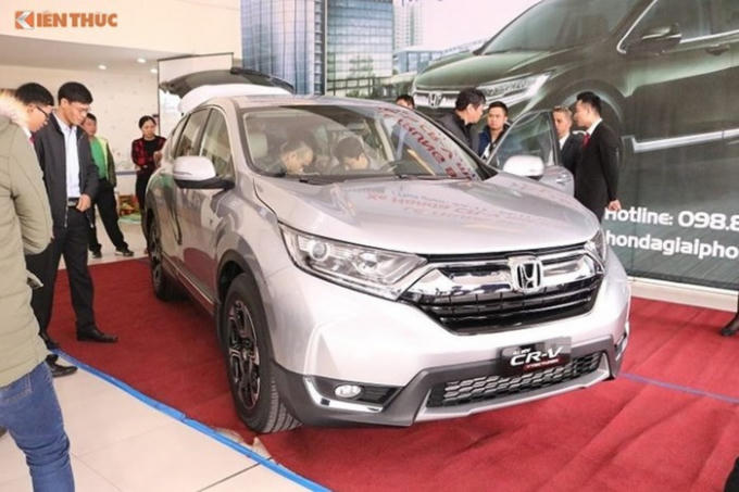 Honda CR-V 7 chỗ giá 963 triệu "cháy hàng" tại Việt Nam.