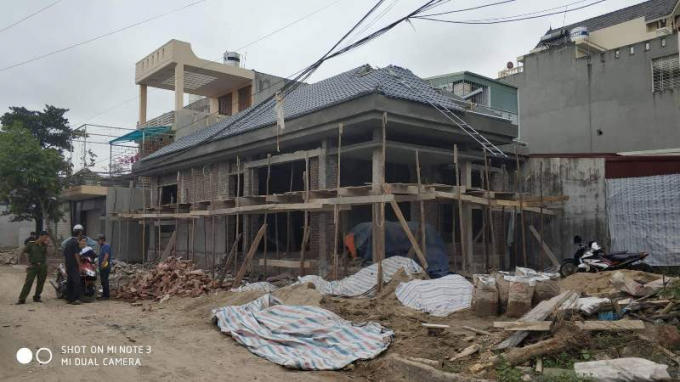 Nhà trong quá trình hoàn thiện