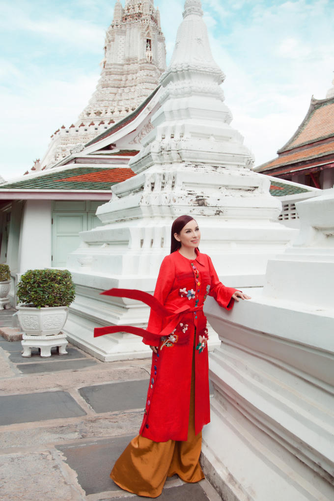 Ca sĩ Phi Nhung khoe vẻ đẹp kh&ocirc;ng tuổi tặng fan sau khi ra MV