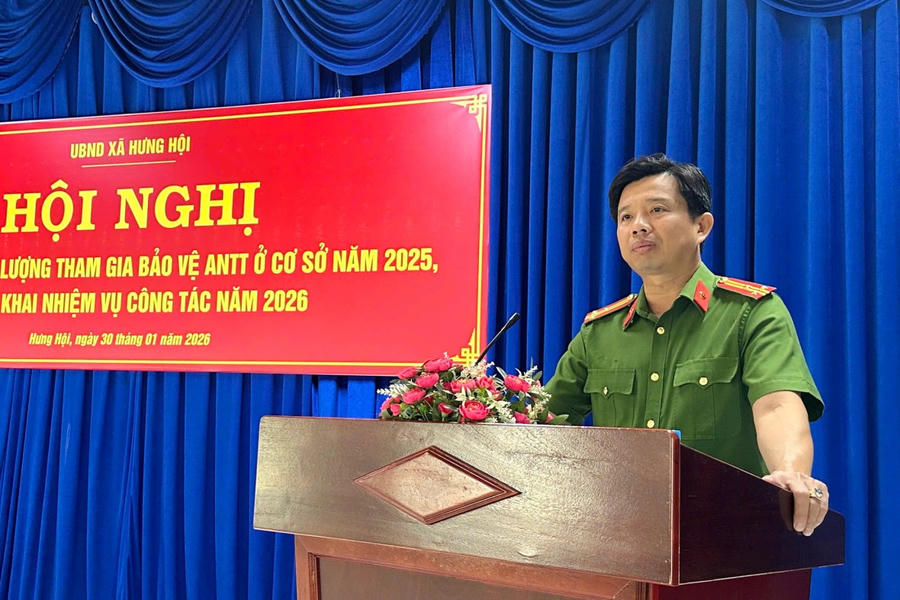 Thượng tá Nguyễn Hoàng Sĩ – Trưởng Công an xã Hưng Hội phát biểu chỉ đạo tại Hội nghị.