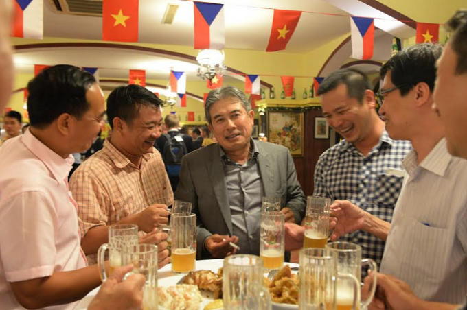 Bộ trưởng Bộ Tư pháp Cộng Hòa Séc giao lưu với các cựu sinh viên Việt Nam du học tại Séc