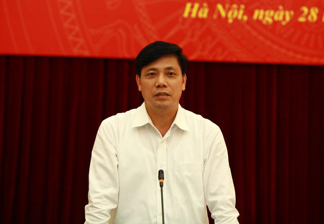 Thứ trưởng Bộ GTVT Nguyễn Ngọc Đông nhận ủy quyền lãnh đạo Bộ GTVT từ ngày 15/10. (Ảnh: Dân trí)