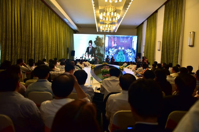 Các DN theo dõi hội nghị qua truyền hình trực tuyến.