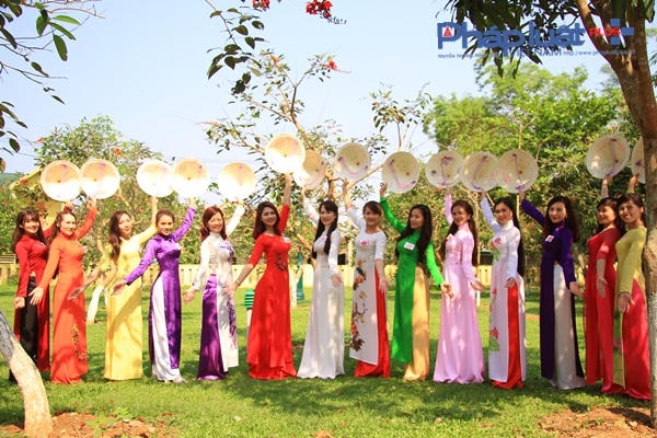 Ngắm loạt ảnh top 15 Người đẹp Ảnh Việt Nam khoe sắc trong t&agrave; &aacute;o d&agrave;i truyền thống