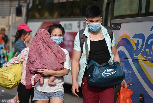 Khổ nhất là trẻ em khi phải di chuyển quãng đường dài.
