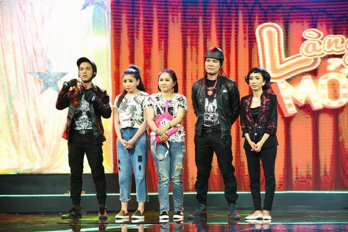 Đội Ngũ Sắc khiến khán giả tròn xoe mắt với sự hiện đại, sáng tạo của mình.