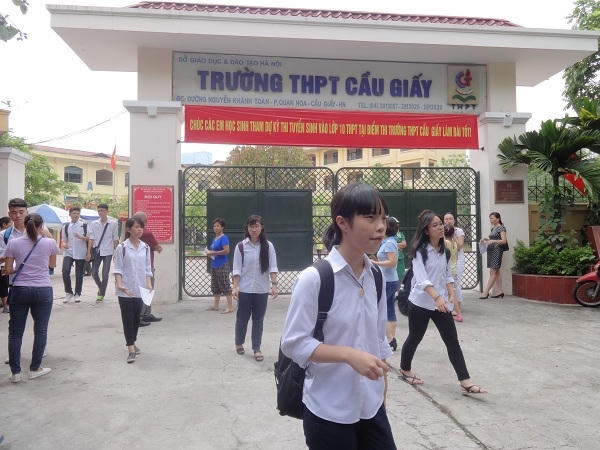 10h môn thi Ngữ Văn kết thúc.