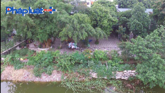 Hồ Đầm Trị vẫn đang bị lấn chiếm hàng ngày để mở rộng và gia cố cho những ngôi nhà vốn đã rộng thênh thang.