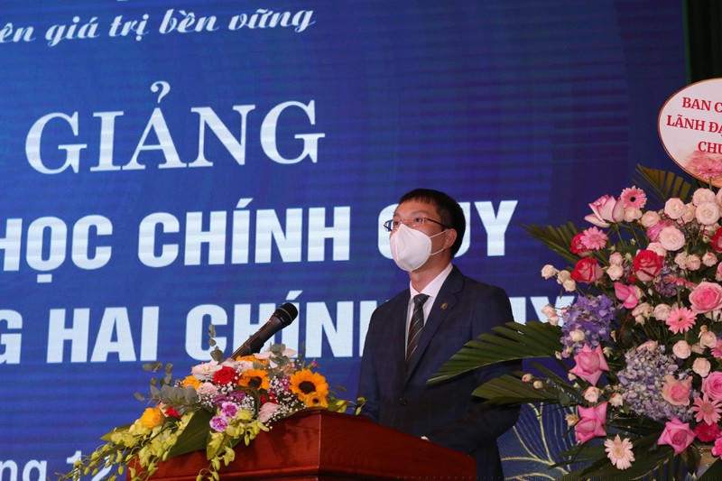 Hiệu trưởng Đại học Luật Hà Nội Đoàn Trung Kiên phát biểu tại buổi lễ.