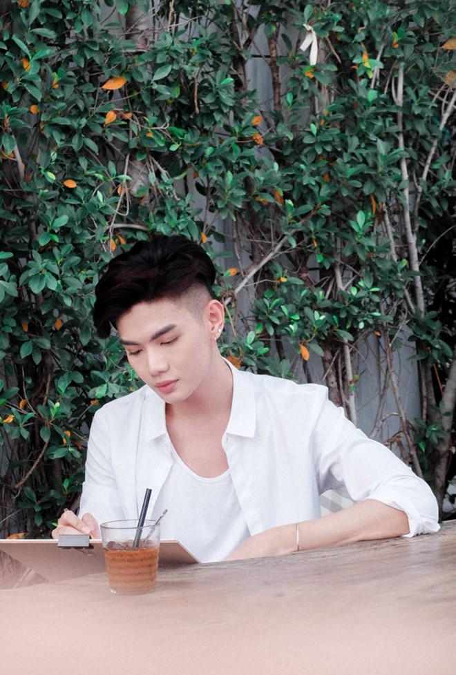 Ca khúc Goodbye My Love của Đào Bá Lộc được cho là có nhiều điểm tương đồng với ca khúc Sứ thanh hoa của giọng ca Đài Loan Châu Kiệt Luân. Ảnh FB Đào Bá Lộc.