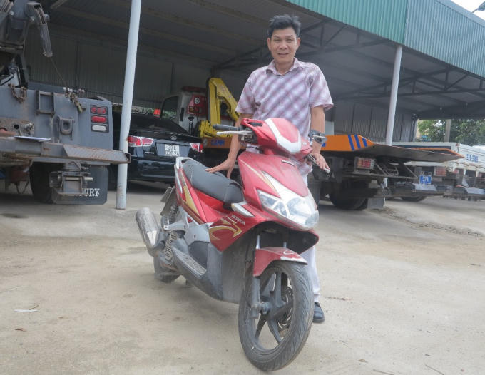 Ông Sơn vô cùng vui mừng khi nhận lại tài sản sau hơn 5 năm bị mất cắp.