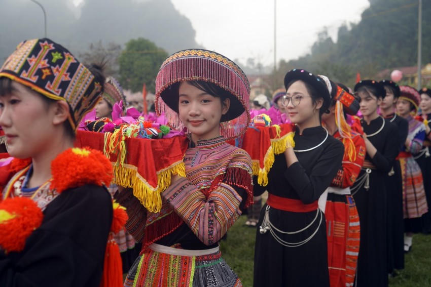 Mỗi cô gái có nét đẹp riêng, mộc mạc.
