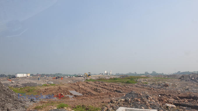 Hiện, Công ty Hai Pha Việt Nam đang tiến hành san lấp mặt bằng, xây dựng một số hạng mục hạ tầng thực hiện dự án KĐT mới Kim Bình.    Qua tìm hiểu được biết, hiện dự án KĐT mới Kim Bình vẫn đang hoàn thiện các thủ tục theo quy định của pháp luật để triển khai dự án.    Liên quan đến dự án này (tên thương mại KĐT mới Kim Bình) thì nguồn tin riêng của Pháp luật Plus cho hay, Công ty Hai Pha Việt Nam đã thực hiện hành vi khởi công xây dựng công trình thiếu thiết kế bản vẽ thi công các hạng mục công trình đã được phê duyệt, và bị xử phạt hành chính 20 triệu đồng.