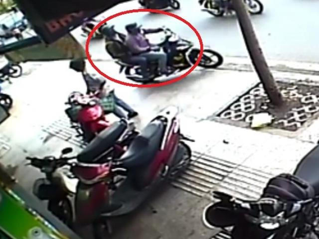 Các đối tượng nghi vấn đi xe máy được khoanh vòng tròn đỏ.