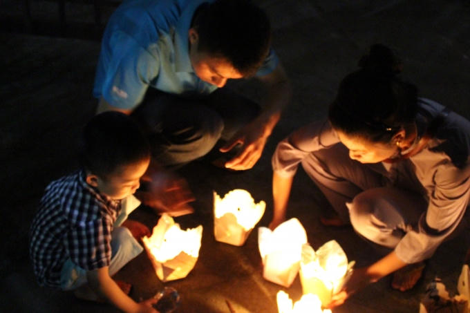 Cả gia đình tham gia ngày Đại lễ này.