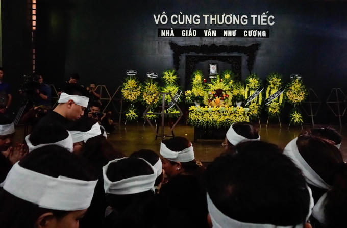 PGS Văn Như Cương được biết đến là người thành lập, hiệu trưởng (từ năm 1989 đến 2014) của THPT Lương Thế Vinh, Hà Nội, trường dân lập đầu tiên tại Việt Nam. Sau 25 năm làm hiệu trưởng, thầy đảm nhiệm cương vị Chủ tịch Hội đồng quản trị trường từ năm 2014.