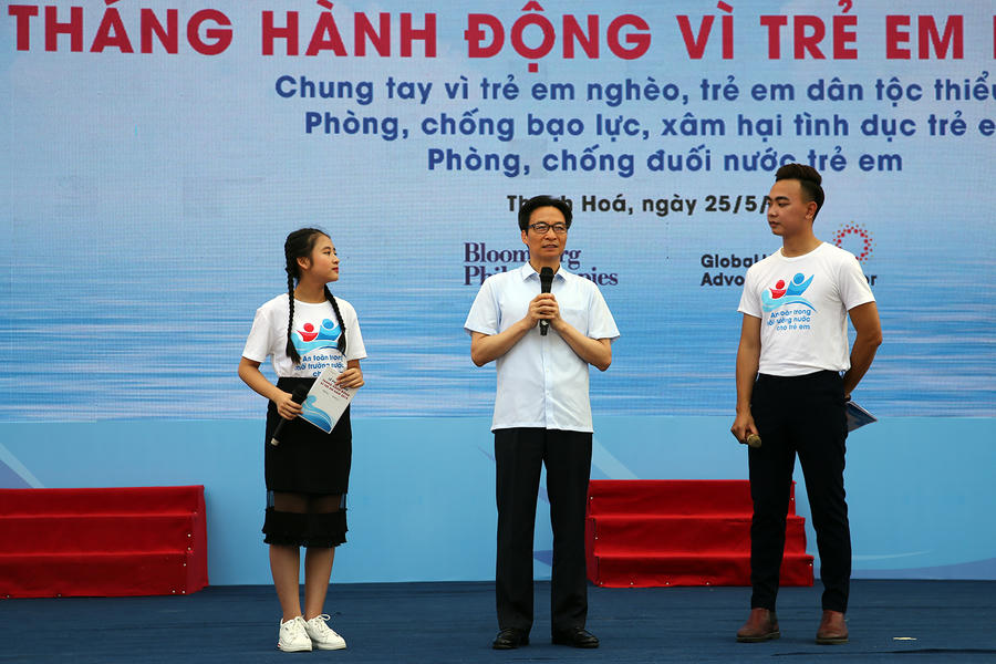 Chúng ta hãy tôn trọng trẻ em, lắng nghe trẻ em nói để biết các cháu muốn gì, được tham gia, bày tỏ ý kiến của mình. Ảnh: VGP/Đình Nam