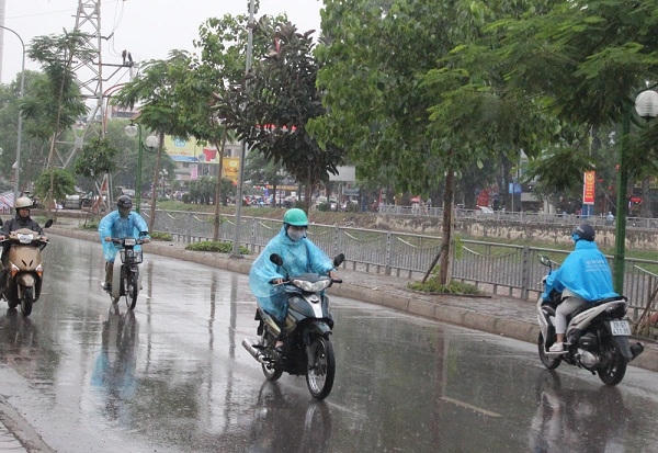 Ngày mai 5/6 ở khu vực phía Bắc vịnh Bắc Bộ có khả năng xảy ra mưa dông mạnh.