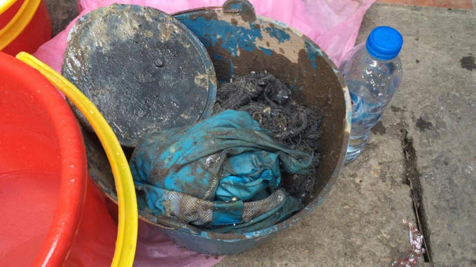 Nhiều dị vật được tìm thấy dưới nền nhà số 5 Đặng Dung