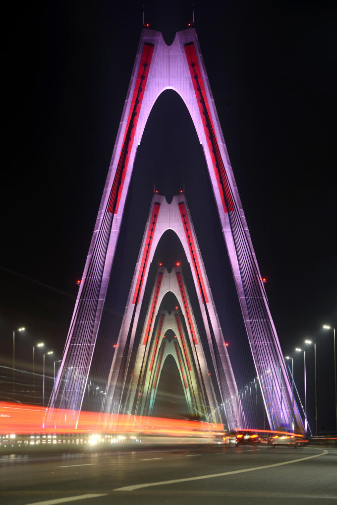 Hệ thống chiếu sáng cầu Nhật Tân: Điểm nhấn mới của Hà Nội