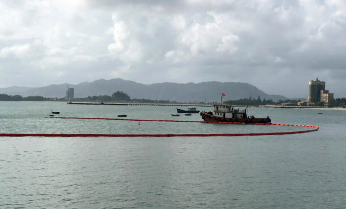 Quây phao ứng phó, xử lý tràn dầu.