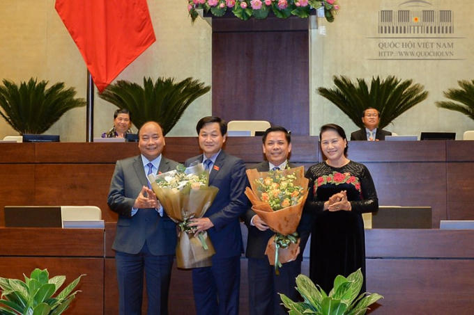 Thủ tướng Chính phủ Nguyễn Xuân Phúc, Chủ tịch Quốc hội Nguyễn Thị Kim Ngân chúc mừng ông Nguyễn Văn Thể và ông Lê Minh Khái.