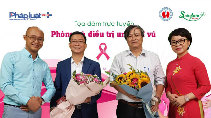 Đại diện tòa soạn Nhà báo Vũ Đức Quang, Thư ký tòa soạn, Trợ lý Tổng thư ký tòa soạn Pháp luật Plus; Biên tập viên chuyên mục Sức khỏe - Đỗ Mỵ Châu phát biểu và tặng hoa khách mời giao lưu trực tuyến "Tọa đàm về phòng và điều trị ung thư vú".