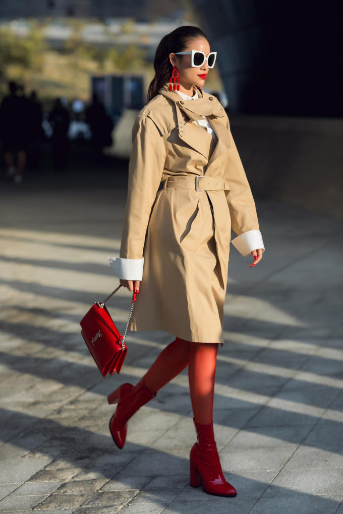 Phạm Hương gây “náo loạn” đường phố Seoul Fashion Week