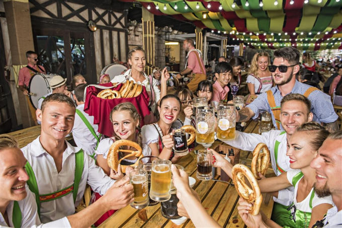 Lấy cảm hứng từ Oktoberfest – lễ hội Bia nổi tiếng của xứ Bavaria nước Đức.