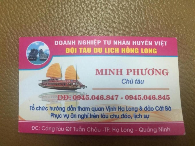 Danh thiếp du khách nhận được từ một nhân viên của tàu.