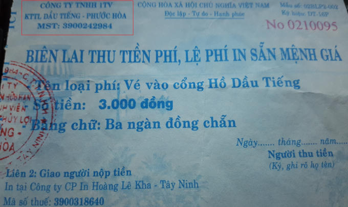 Vé vào cổng có con dấu và đề tên Công ty TNHH 1TV KTTL Dầu Tiếng – Phước Hòa.