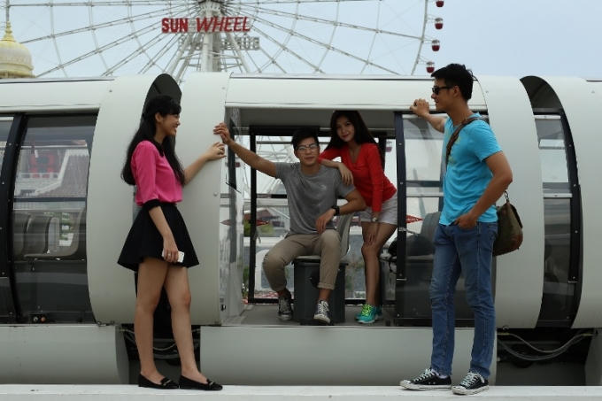 Tàu điện Monorail.